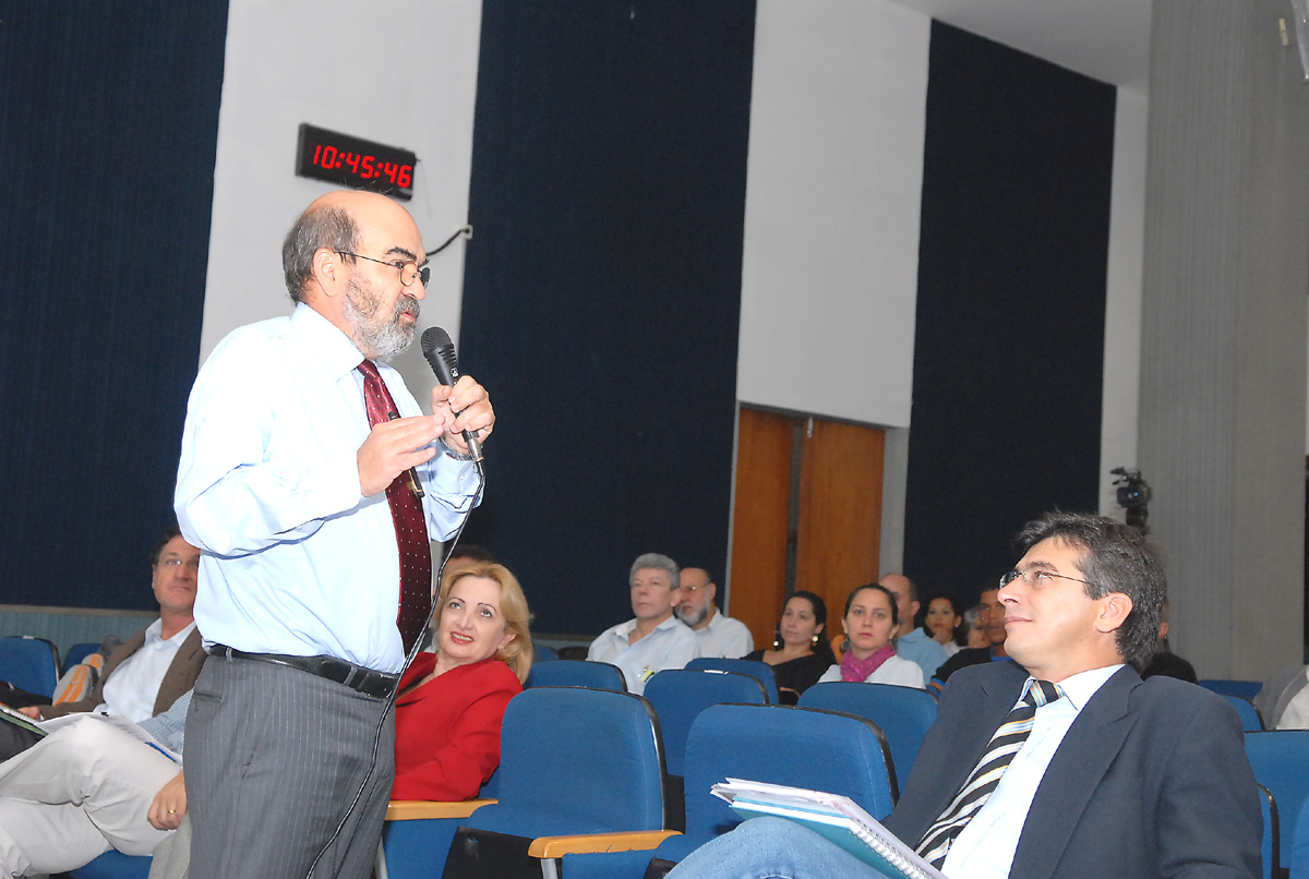 Graziano, idealizador do programa Fome Zero e ex-ministro do governo Lula, participou do seminrio Produo de Alimentos e Bioenergia zoneamento Agroecolgico e Polticas Pblicas<a style='float:right;color:#ccc' href='https://www3.al.sp.gov.br/repositorio/noticia/06-2008/Graziano (7).jpg' target=_blank><i class='bi bi-zoom-in'></i> Clique para ver a imagem </a>